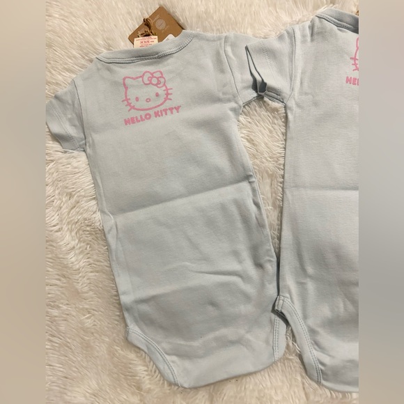 Hello Kitty Long Sleeve Onesie - Picture 13 of 14
